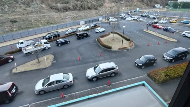 ごみ搬入受け入れ待ち列(施設内)