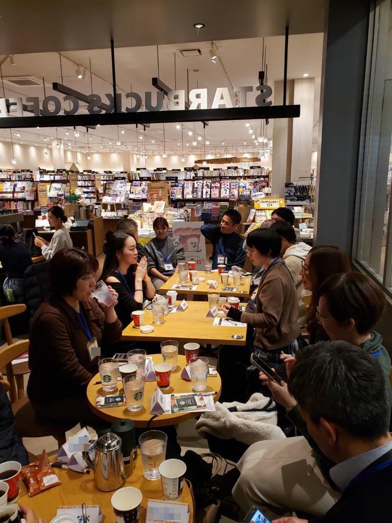 移住者交流会での談笑の様子