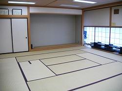 畳の部屋になっている第1教養室の写真