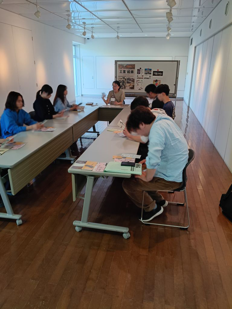 学芸員によるレクチャーの様子
