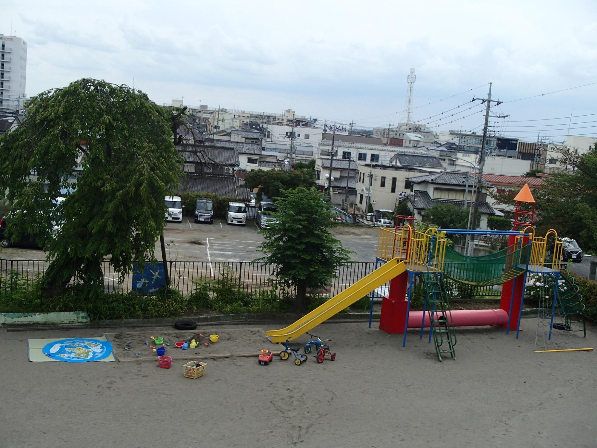 伊勢山保育園園庭