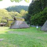 古代生活体験村の竪穴式住居の外観写真