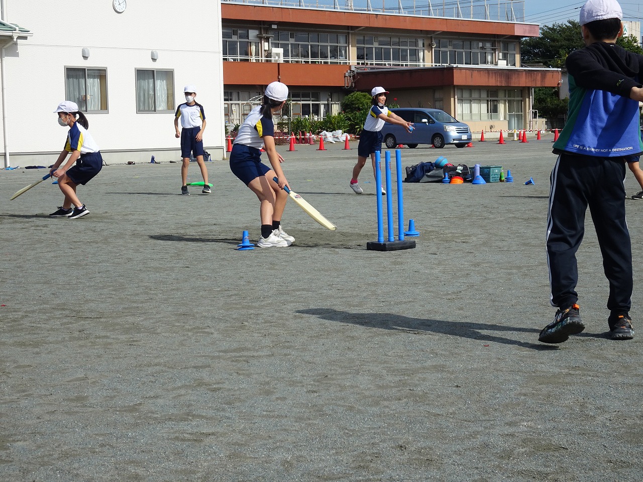 クリケット体験の様子1