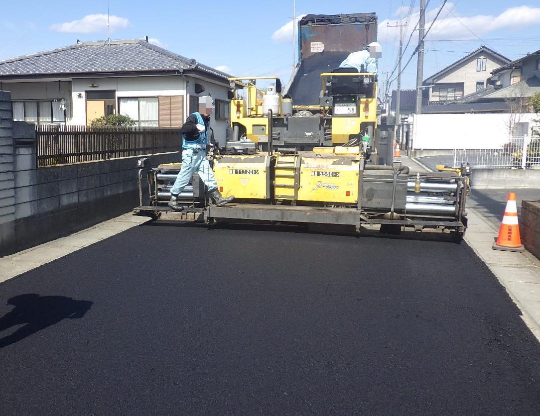舗装敷均し