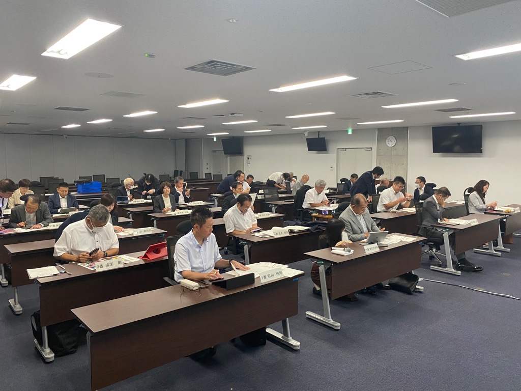 委員会室での研修の様子2