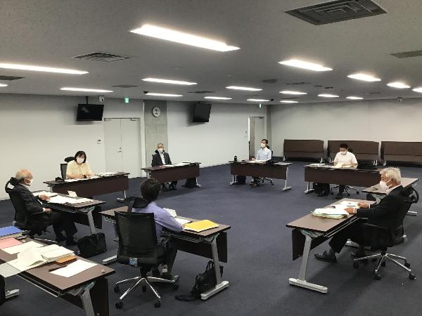 佐野市議会基本条例案策定委員会の様子