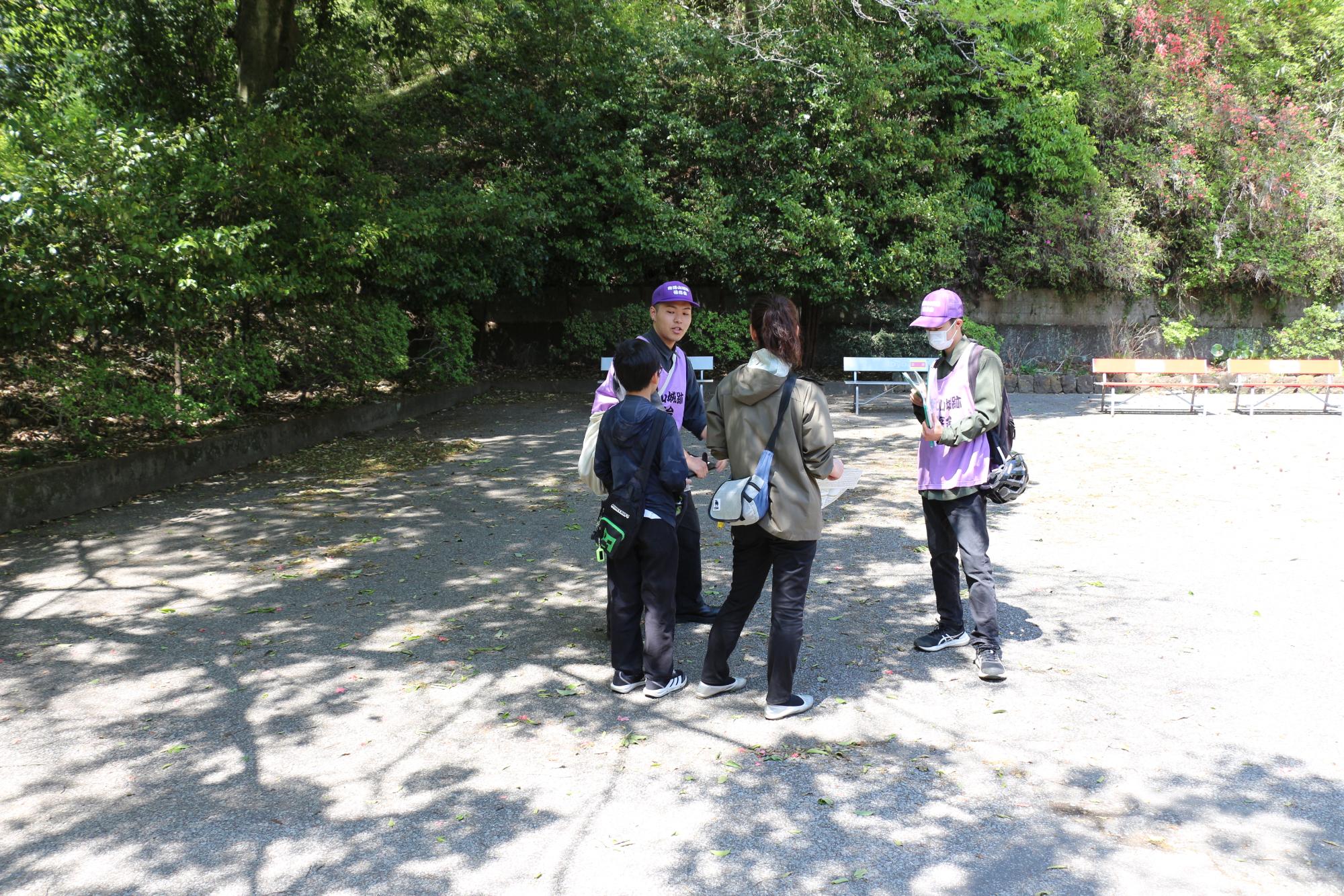 史跡唐沢山城跡保存会によるガイドの様子