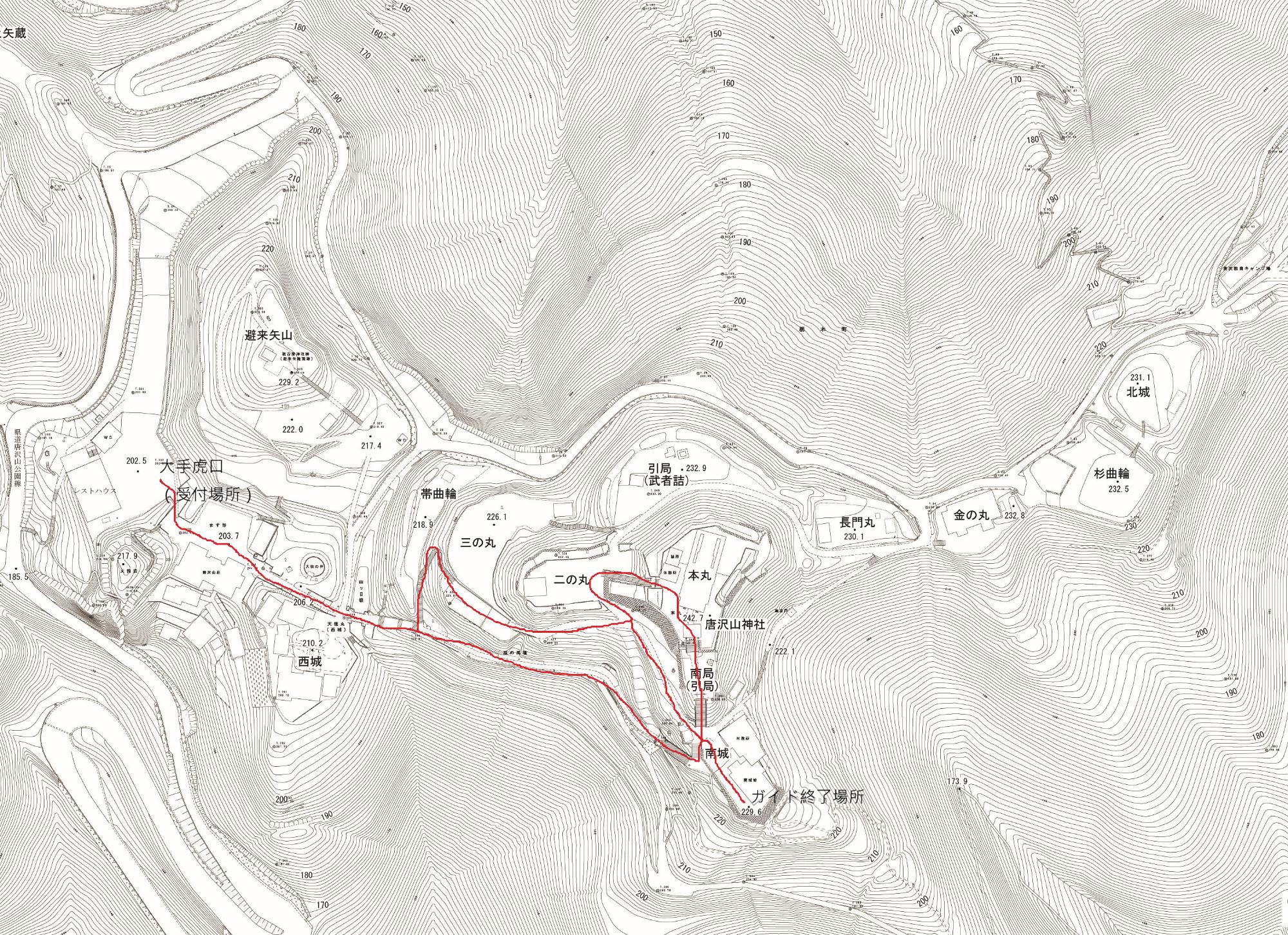 山頂部の縄張図（赤線部はガイドコースの1例です。）
