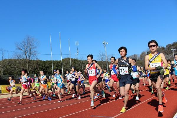 大澤駅伝競走大会で男女同時に走り出した写真
